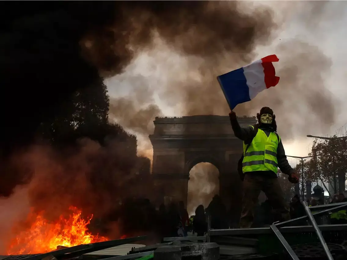 Yellow vest movement shakes France