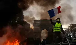 Yellow vest movement shakes France Yellow vest movement shakes France